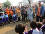 ratu-denmark-bersama-gubenur-ahok-kungjungi-rptra-cideng_20151023_153205.jpg