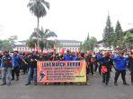 ratusan-buruh-akan-berjalan-kaki-nih3.jpg