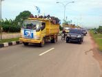 ratusan-buruh-serikat-pekerja-nasional-demo-kantor-disnaker-kutim_20170224_094307.jpg