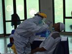 ratusan-calon-jamaah-haji-kota-tangerang-menjalani-tes-pcr_20220603_130016.jpg