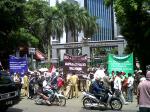 ratusan-guru-demo.jpg