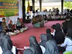 ratusan-guru-honorer-gelar-aksi-damai_20181010_223217.jpg