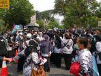 ratusan-guru-sd-dan-smp-yang-tergabung-dalam-forum-guru-sertifikasi-se-pekanbaru.jpg