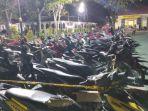 ratusan-kendaraan-milik-demonstran-ditahan-di-polres-pohuwato.jpg