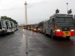 ratusan-mobil-brimob-siaga-untuk-pengamanan-demo-ahok_20161103_111617.jpg