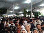 ratusan-pelayat.jpg