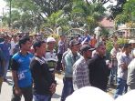 ratusan-penghulu-kute-di-aceh-tenggara-demo_20180126_112627.jpg