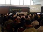 ratusan-pengusaha-dengarkan-paparan-gubernur-dan-pangdam_20160831_110205.jpg