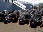 ratusan-prajurit-tni-al-sujud-syukur-pulang-latma-multilateral-di-hawai_20160831_132707.jpg