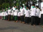 ratusan-santri-mengikuti-apel-hari-santri-nasional_20151022_104236.jpg