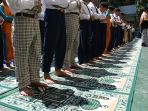 ratusan-siswa-sd-muhammadiyah-6-gadung-gelar-sholat-istisqo_20191022_175550.jpg
