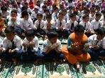 ratusan-siswa-sd-muhammadiyah-6-gadung-gelar-sholat-istisqo_20191022_175733.jpg
