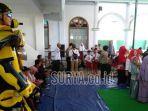 ratusan-siswa-sdn-gentong-belajar-di-madrasah-diniyah.jpg