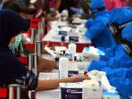 ratusan-warga-surabaya-ikuti-rapid-test-dan-swab-test-massal_20200530_075029.jpg