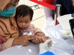 ratusan-warga-surabaya-ikuti-rapid-test-dan-swab-test-massal_20200530_080838.jpg