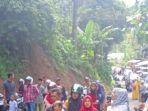 ratusan-warga-terjebak-di-lokasi-longsor-ruas-jalan-nasional-beureunuen-tangse.jpg