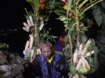 rayakan-yadnya-kasada-di-tengah-amukan-bromo_20160721_191656.jpg