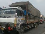 razia-truk-overtonase_20170823_204801.jpg