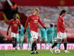reaksi-gelandang-manchester-united-belanda-donny-van-de-beek-tengah.jpg