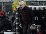 reaksi-stefano-pioli-saat-pertandingan-sepak-bola-serie-a-italia-genoa-vs-ac-milan.jpg