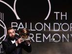 real-madrid-asal-prancis-karim-benzema-menerima-penghargaan-ballon-dor.jpg