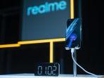 realme-gt3-bisa-mengisi-baterai.jpg
