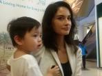 rebecca-reinaj-bersama-dengan-anak-keduanya_20161109_210630.jpg