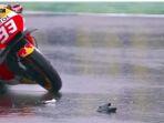 red-flag-sesi-fp2-motogp-valencia-dihentikan-karena-sirkuit-berbahaya-tidak-aman-pecahan-motor.jpg