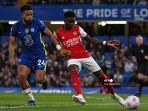 reece-james-kiri-bersaing-dengan-gelandang-arsenal-inggris-bukayo-saka.jpg