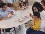 reino-barack-dan-syahrini-jadi-bintang-iklan-tv.jpg
