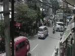 rekaman-cctv-detik-detik-sebuah-truk-men.jpg