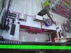 rekaman-cctv-yang-merekam-adegan-pelaku_20181005_151407.jpg