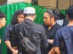 rekan-babe-menangis.jpg