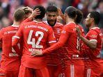 rekan-setim-merayakannya-dengan-bek-bayern-munich-noussair-mazraoui.jpg