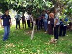 rekonstruksi-duel-maut-siswa-smp-dimulai-dari-halaman-belakang-sekolah_20161006_105052.jpg