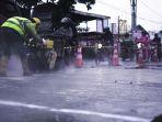 rekonstruksi-jalan-beton-di-jalan-raya-karangawen.jpg