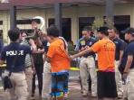 rekonstruksi-kasus-pembunuhan_20160305_194726.jpg