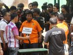 rekonstruksi-peluru-nyasar-ke-gedung-dpr_20181019_183000.jpg