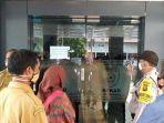 rekontruksi-digelar-tertutup-di-bpkad-sumsel-awak-media-dan-keluarga.jpg