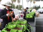 rekor-inflasi-as-warga-rela-antre-makanan-gratis_20220718_074441.jpg