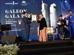 rekor-muri-menganugerahkan-penghargaan-kepada-autograph-tower.jpg