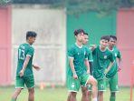 rekrutan-terbaru-psms-medan-kim-jin-sung-bersama-rekan-setim.jpg