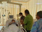 rektor-ui-ari-kuncoro-jenguk-ade.jpg