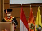 rektor-unika-atma-jaya-dr-agustinus-prasetyantoko-saat-mengukuhkan-dua-guru-besar.jpg