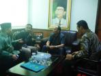 rektor-unj-dan-ronny-setiawan-damai-1_20160106_205059.jpg
