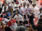 relawan-dan-jokowi-di-musra.jpg