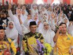 relawan-jaro-ade-menggelar-rapat-akbar-relawan-di-stadion-pakansari-cibinong.jpg