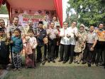 relawan-merah-putih-bagi-sembako_20151117_134923.jpg