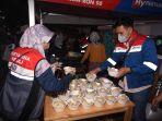 relawan-pertamina-peduli-kebakaran-plumpang.jpg