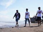 relawan-sahabat-ganjar-bersih-pantai.jpg